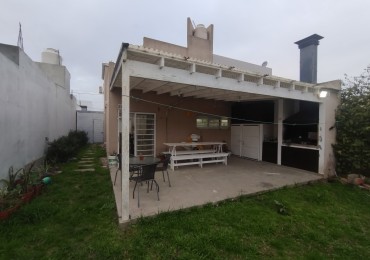 Casa en Venta en hermoso Barrio de Parque Sicardi 